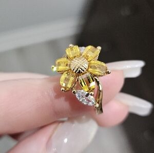 Vanessa Mooney Gold Flower Ring with Yellow Gemstones